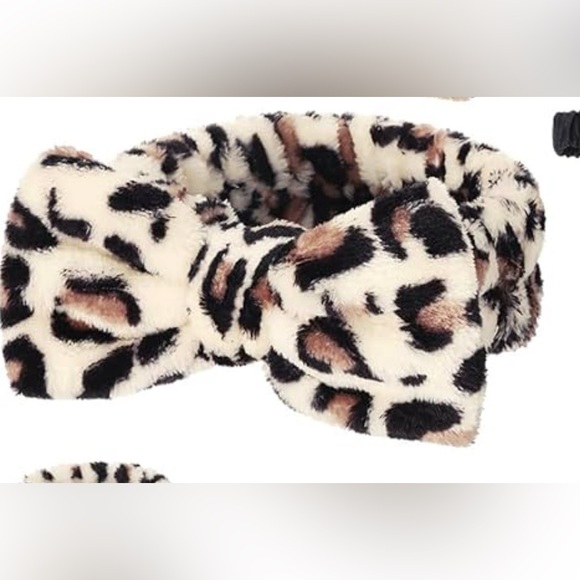 Leopard Print Faux Fur Sleep Mask & Matching Accessory Set - Picture 3 of 7